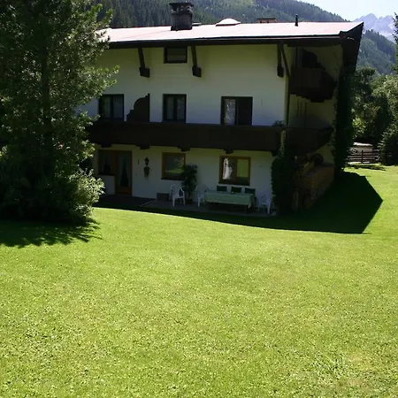 Tirolerhof בית הארחה גרלוס
